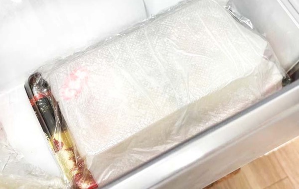 すぐに食べないパック寿司、冷蔵庫に入れる前に？　「シャリが硬くない！」