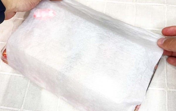 すぐに食べないパック寿司、冷蔵庫に入れる前に？　「シャリが硬くない！」