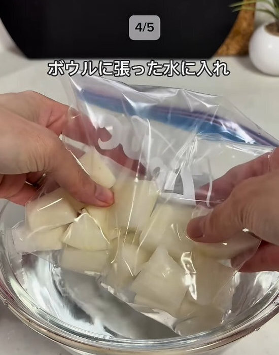 使い終わったフリーザーバッグが？　切るだけの裏技に「賢い！」「この発想はなかった」