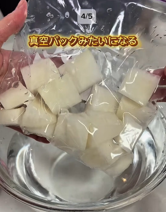 使い終わったフリーザーバッグが？　切るだけの裏技に「賢い！」「この発想はなかった」