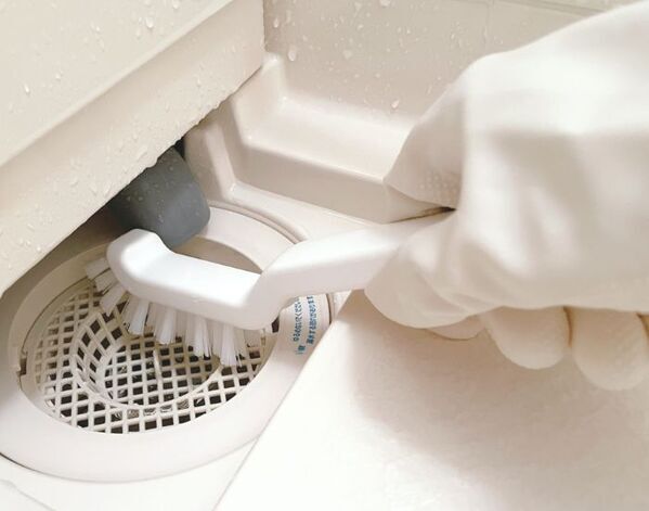 お風呂の排水口が突然あふれた！　原因に「初めて知った」「備えておく」