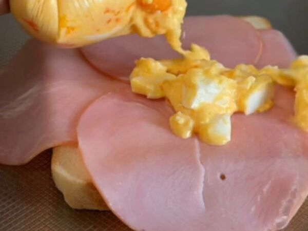 ハムを『十字』に４枚並べて…　仕上がりに「なるほど」「これは試すしかない」