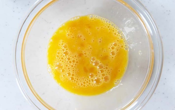 大葉２枚のせて焼くと…？　玉子焼きの断面に「家族から好評」「きれい！」