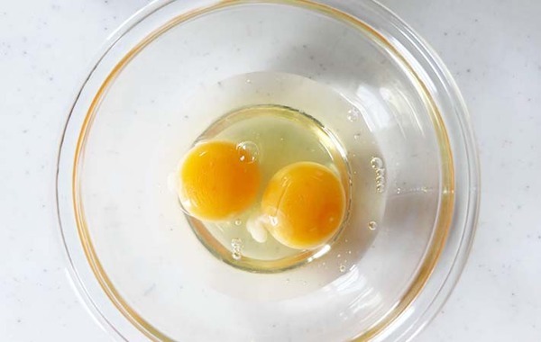 大葉２枚のせて焼くと…？　玉子焼きの断面に「家族から好評」「きれい！」