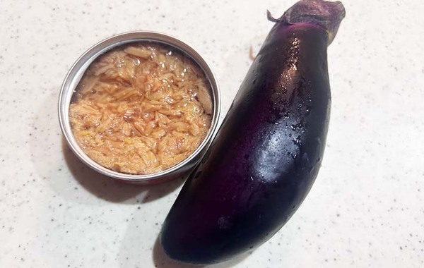 カットしたナスに入れたのは…？　調理時間１０分のナス料理に「この手があったか！」