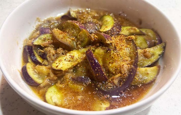 カットしたナスに入れたのは…？　調理時間１０分のナス料理に「この手があったか！」