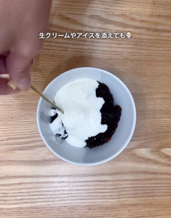 コーヒーに注いで混ぜて冷やすと？　見た目が激変して「すご…」