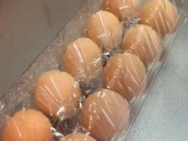 いつも通りの開け方、やめたら快適に　卵パックの裏技とは？