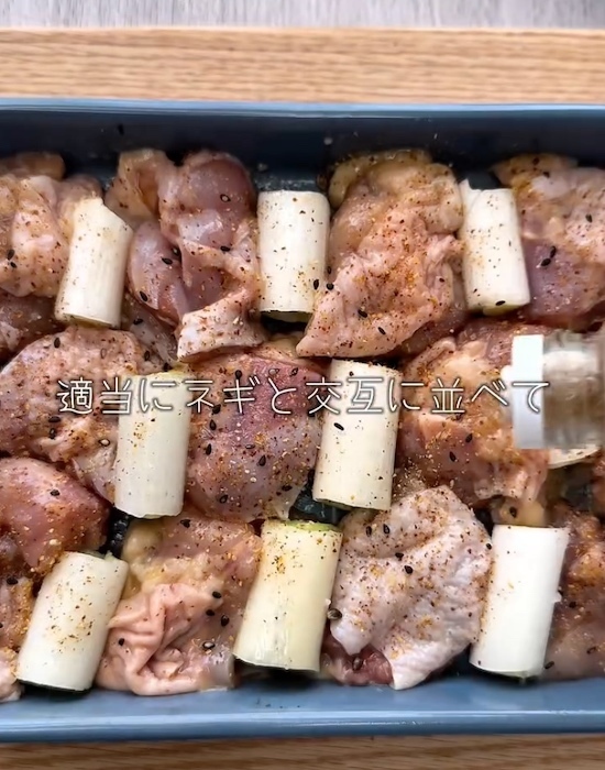 漬けて焼くだけで…？　ピリ辛七味焼き鳥に「ご飯止まらん」「リピ決定」