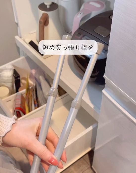 突っ張り棒１本でゴミ袋収納が激変！　使い分けもラクになる方法に「これは便利」「やってみる」