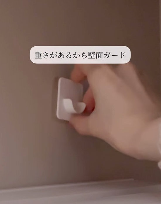 突っ張り棒１本でゴミ袋収納が激変！　使い分けもラクになる方法に「これは便利」「やってみる」