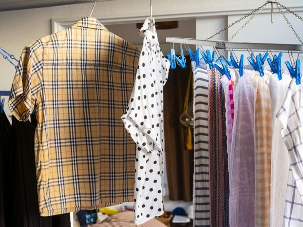 雨の日の部屋干しが快適に　風を使うだけでニオイを防げる理由