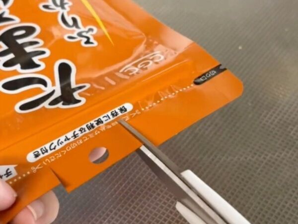 「切り方を変えただけ」　ふりかけの袋が『使いやすくなる理由』に納得