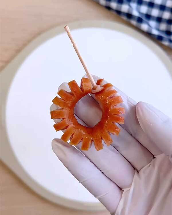 ウインナーに切り込みを入れて？　作ったものに「真似する」「天才ですね」