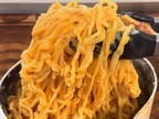 水の代わりに入れたのは…？　インスタント麺のアレンジに「飛ぶぞ」
