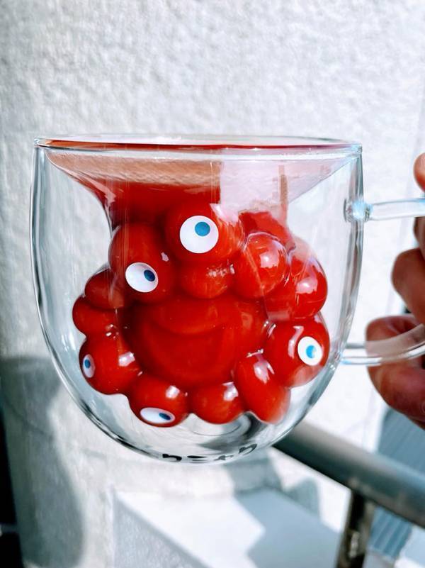 「この世で一番トマトジュースが似合う」　透明グラスを見て誰もが納得する理由とは