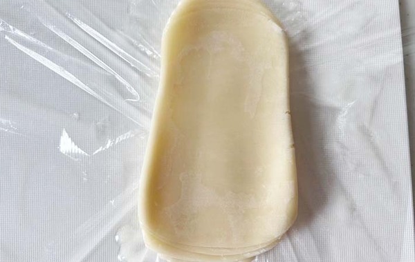 砂糖と餃子の皮だけで作る！　家族が驚いた『手作りおやつ』がこちら