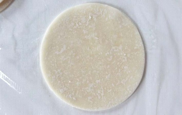 砂糖と餃子の皮だけで作る！　家族が驚いた『手作りおやつ』がこちら