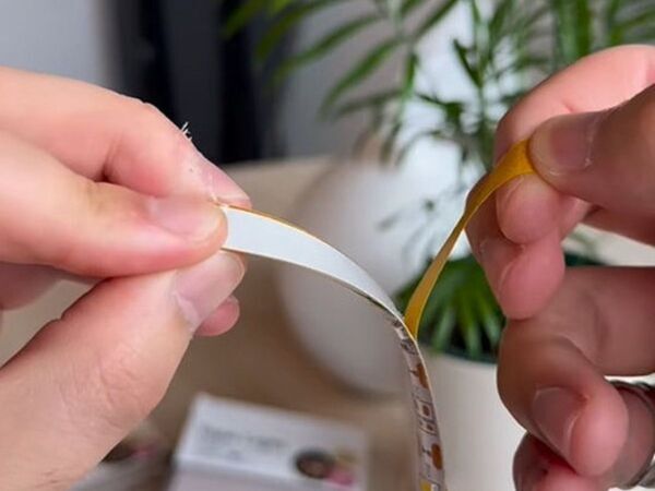 「まさか鏡に貼るとは！」　DIYの完成度に「早速試す」「真似したい」