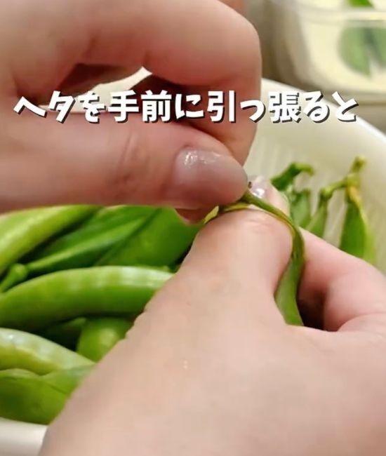「途中でちぎれない！」　スナップエンドウの筋取りテクに「助かる」「ずっとコレ」
