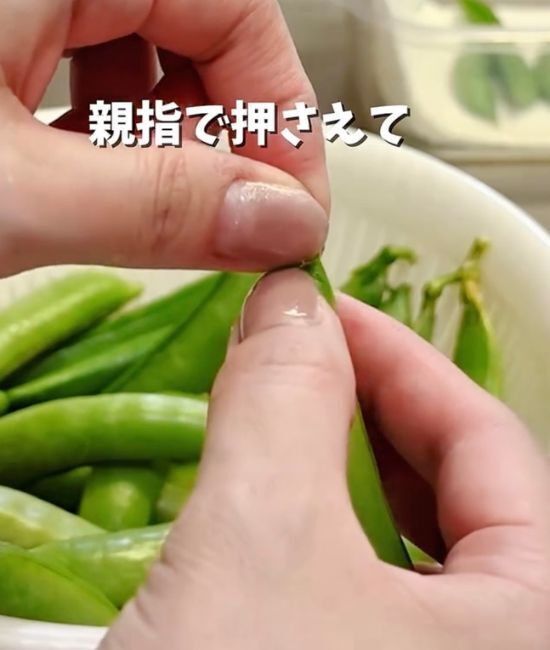 「途中でちぎれない！」　スナップエンドウの筋取りテクに「助かる」「ずっとコレ」