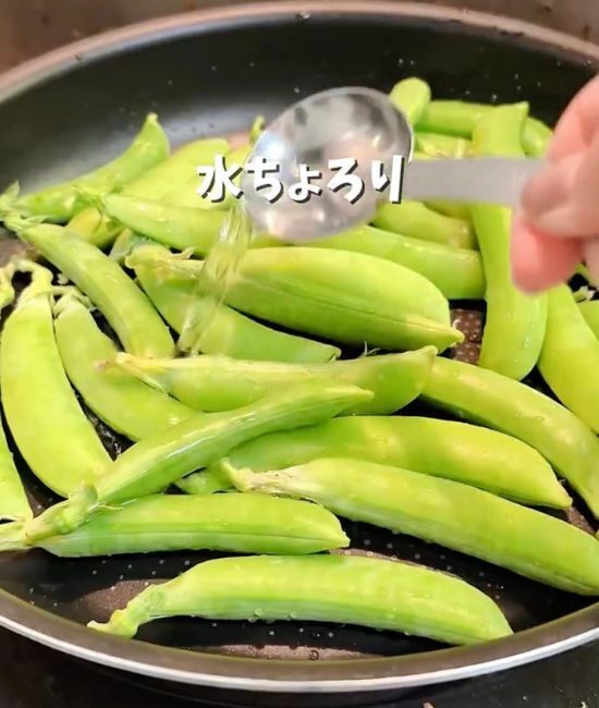 「途中でちぎれない！」　スナップエンドウの筋取りテクに「助かる」「ずっとコレ」