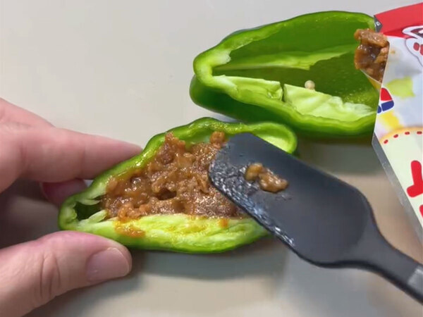 使ったのはひき肉ではなく…　５分で作れる『ピーマンの肉詰め』が、目からウロコだった