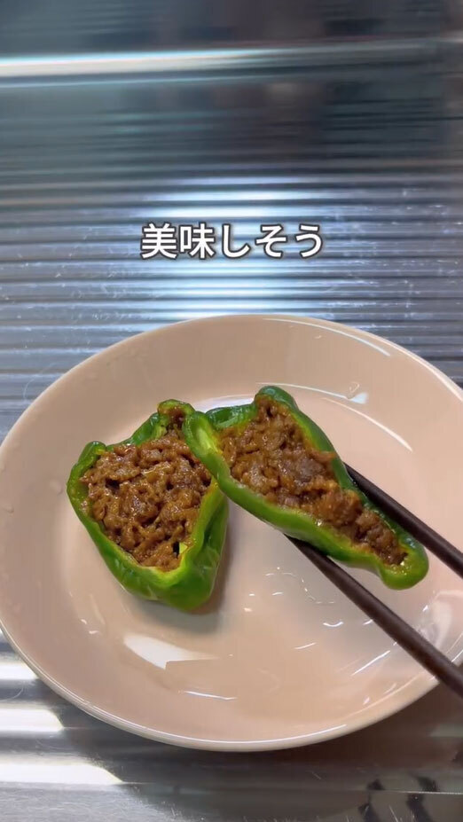 使ったのはひき肉ではなく…　５分で作れる『ピーマンの肉詰め』が、目からウロコだった