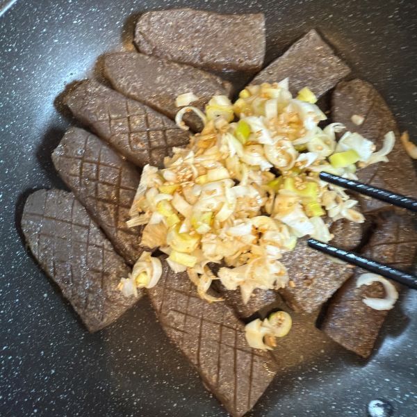 こんにゃくを冷凍すると？　思わぬ食感に「驚いた」「何度も作ってる」