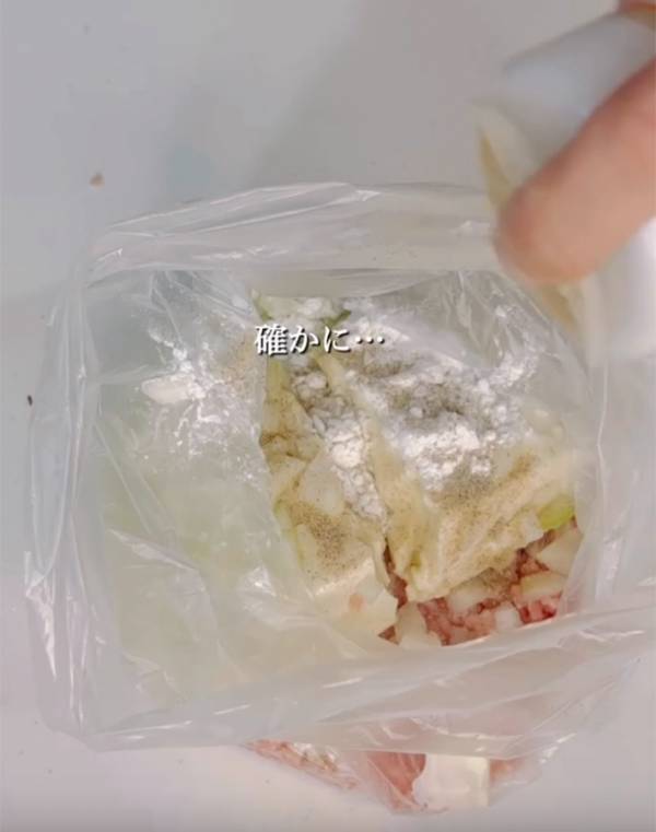 豆腐と肉を『ポリ袋』に入れて…　できたものに「とっても簡単」「今度やってみたい」