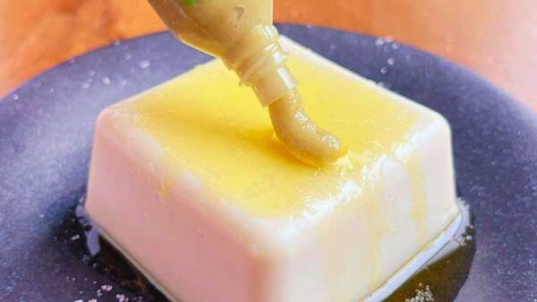 冷たい豆腐にかけるのは…　醤油ではなく？「コレは思い付かなかった」