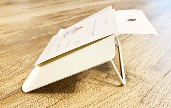 スリコで見つけた『便利グッズ』　ペーパーホルダーの上に付けると…？