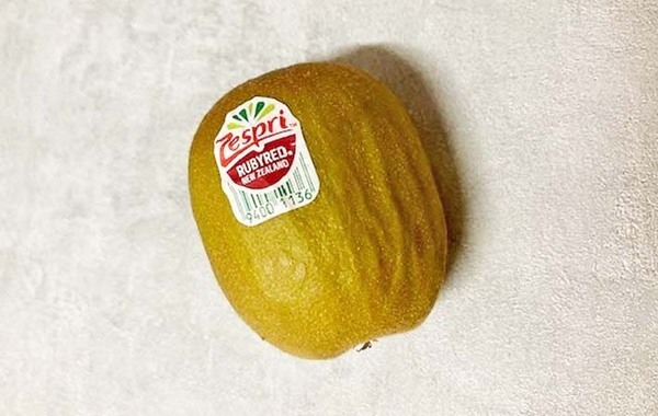 「こんなの初めてみた！」　一見普通のキウイ、しかし切ってみると…？