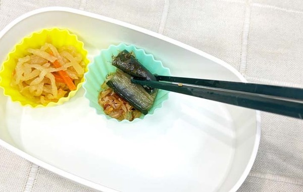 おかずの下に敷いているのは？　目からウロコのアイディアに「天才か」「ためになる」