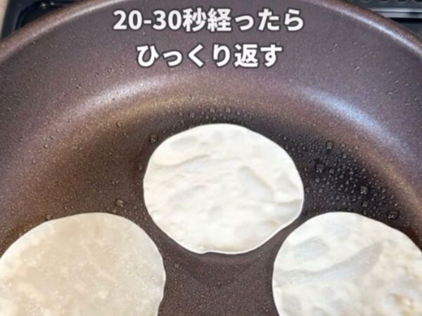 「試してみたらハマった」　餃子の皮を焼いてみたら想像を超えた！
