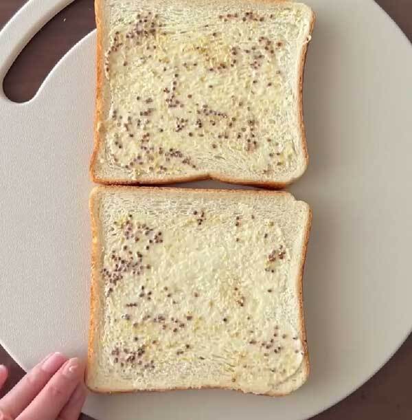 食パンにチーズとキュウリをのせて…　高校生の娘に母親が作ったのは？