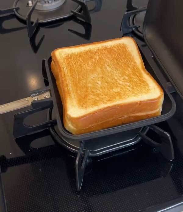 食パンにチーズとキュウリをのせて…　高校生の娘に母親が作ったのは？