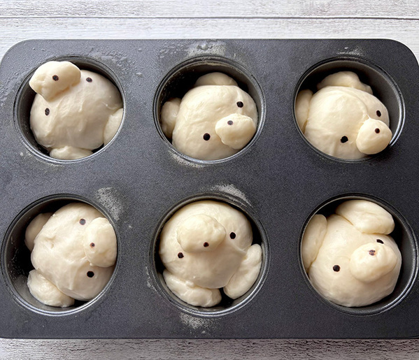 「予言します」　焼き上がったパンを確認すると…「なんだかんだしっくりきた」「マナティーかな」