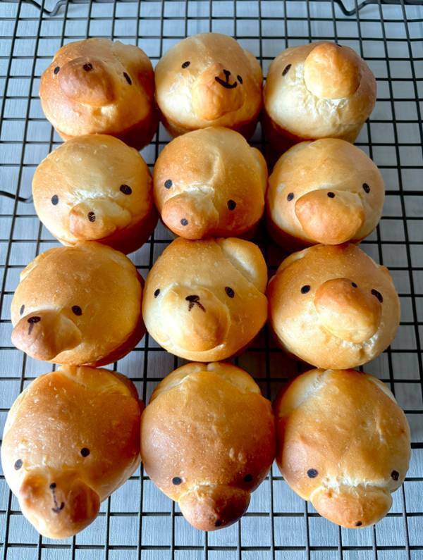 「予言します」　焼き上がったパンを確認すると…「なんだかんだしっくりきた」「マナティーかな」