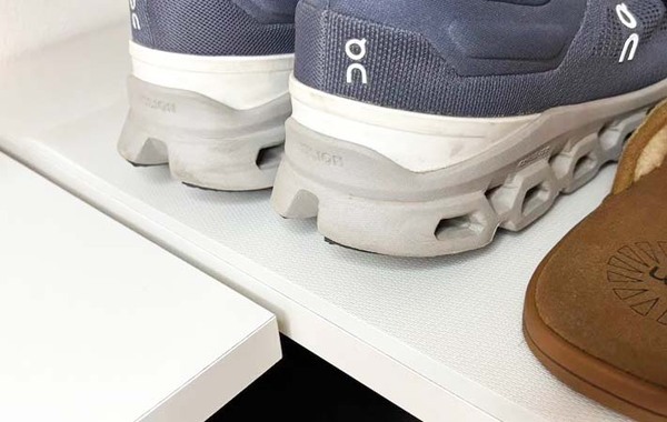 テーブルに敷くだけで…？　まな板シートの『じゃない使い方』に「めちゃ便利！」