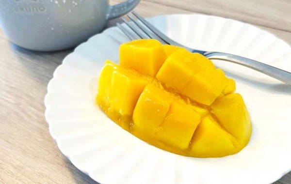 買ったマンゴーはこう食べる！　切り方に「意外と簡単だった」「食べやすい！」