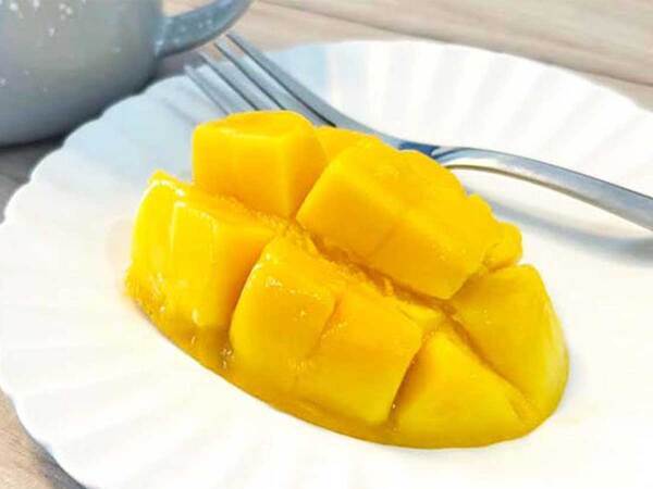 買ったマンゴーはこう食べる！　切り方に「意外と簡単だった」「食べやすい！」