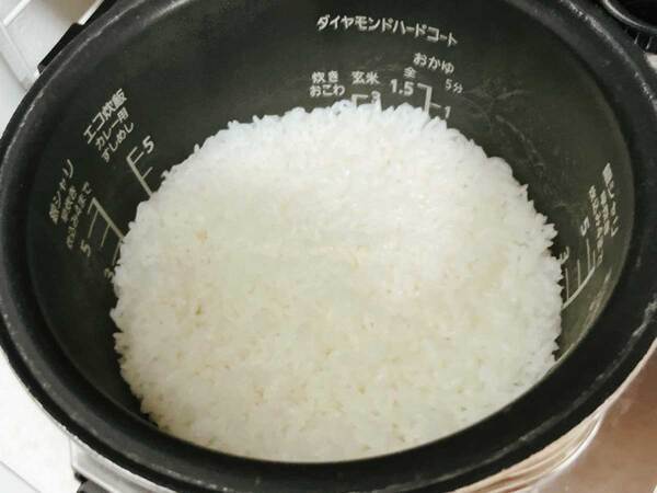 安いお米がふっくら炊ける…　料理人が『小さじ１杯』入れたのが？