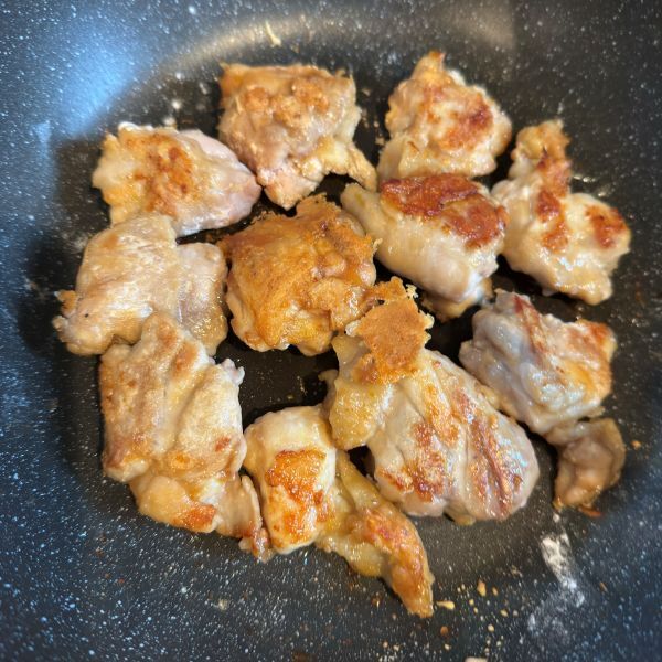 「揚げてないのにカリカリ」　鶏肉を焼くだけのから揚げに「これはアリ」「ヘビロテ決定」