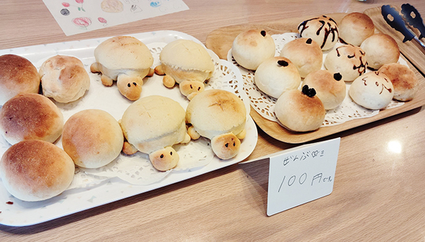 『全部１００円』と書かれたパン　理由に「え、最高かよ」「どこで買えますか！？」