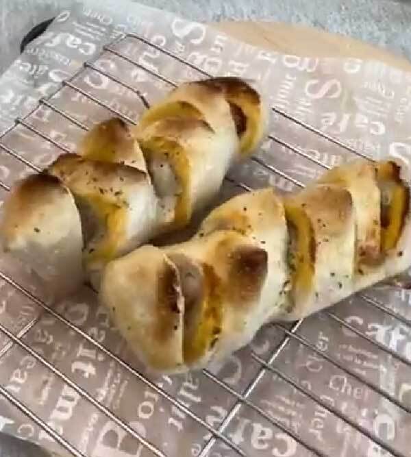 食パンをめん棒で伸ばして…　できたものに「これは天才」「目からウロコ」