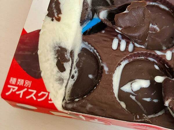 父親が買ってきたアイス　フタを開けて、目を疑ったワケに「何だこれ」「誰にやられたんだ」