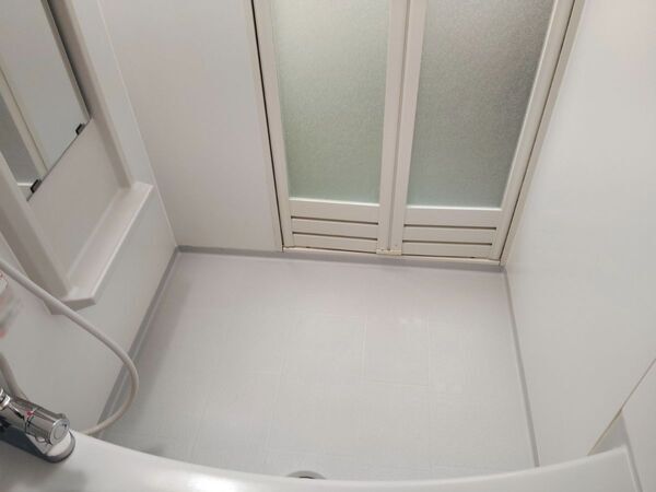 「床に置かなきゃよかった」　収納の工夫に「掃除が楽すぎ」「毎日快適」