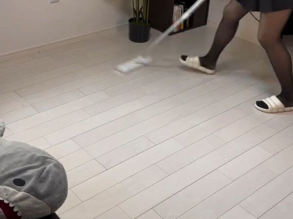 床掃除は『掃除機前』が勝負だった　正しい手順に「すぐ実践した」「納得すぎる」