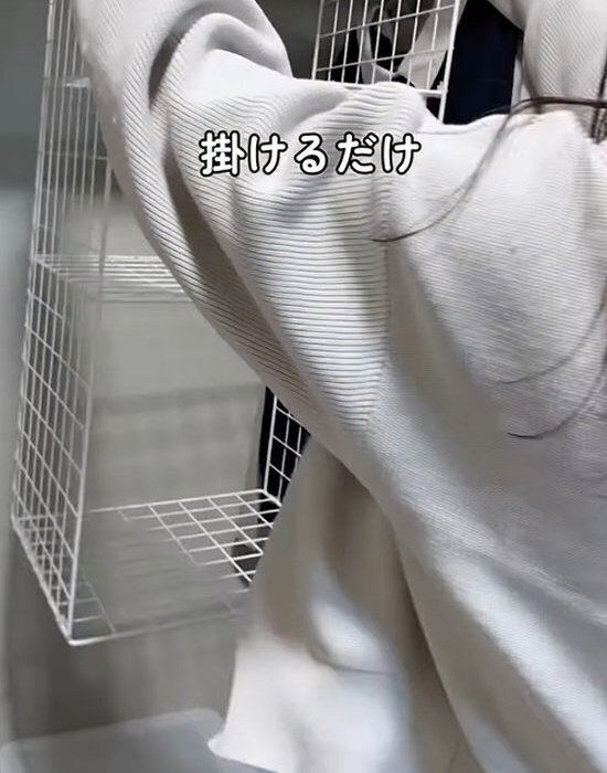 「クローゼットがごちゃ付く…」　１００均の棚アイデアに「最高すぎ」「真似する」